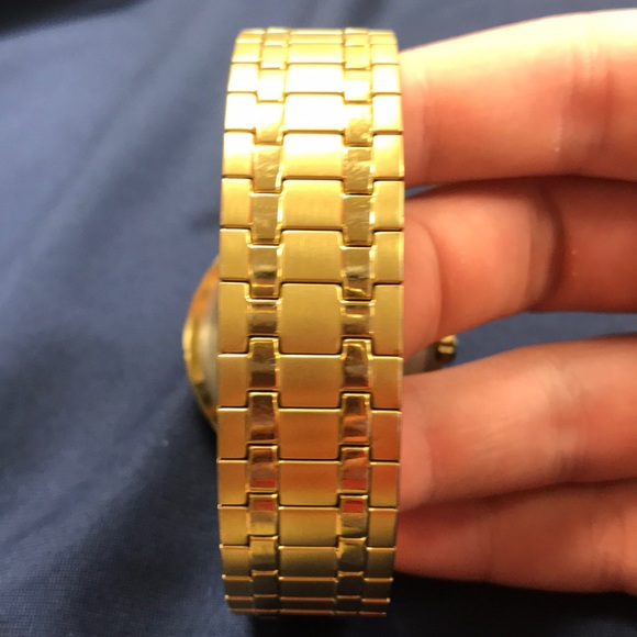Gold Timex watch. - Picture 3 of 3